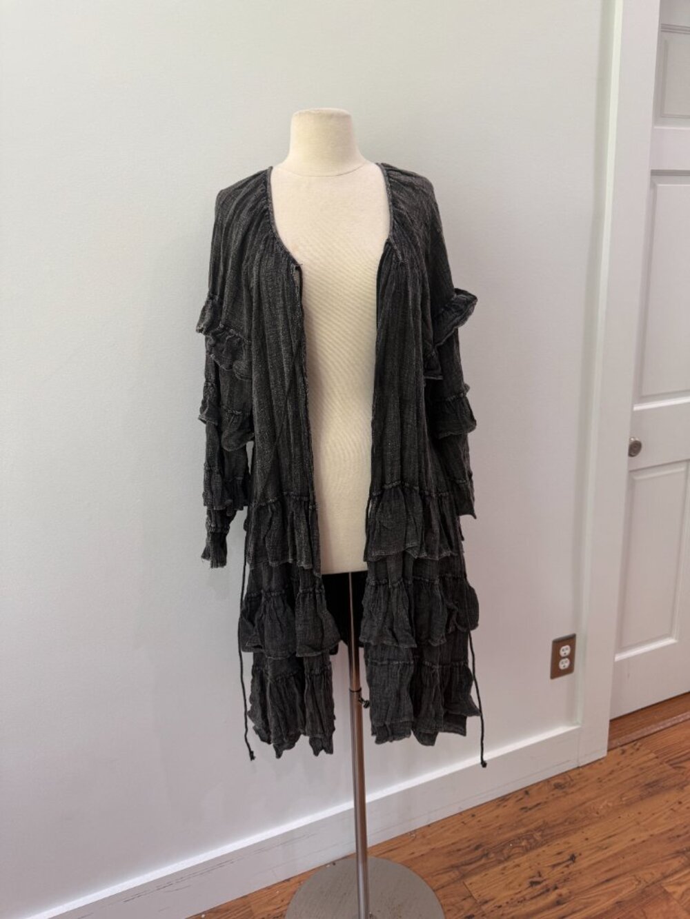 Oli & Hali Washed Ruffle Detail Longline Duster Size Medium - Picture 6 of 9